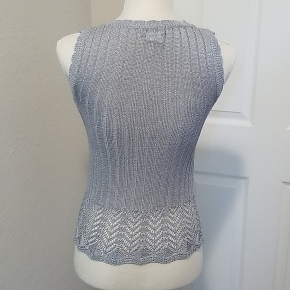 Gray top - Picture 2 of 2